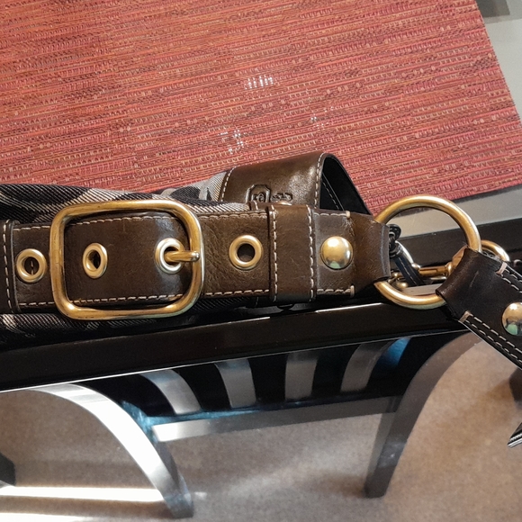 Coach Classic Signature Pattern Purse - Picture 5 of 11